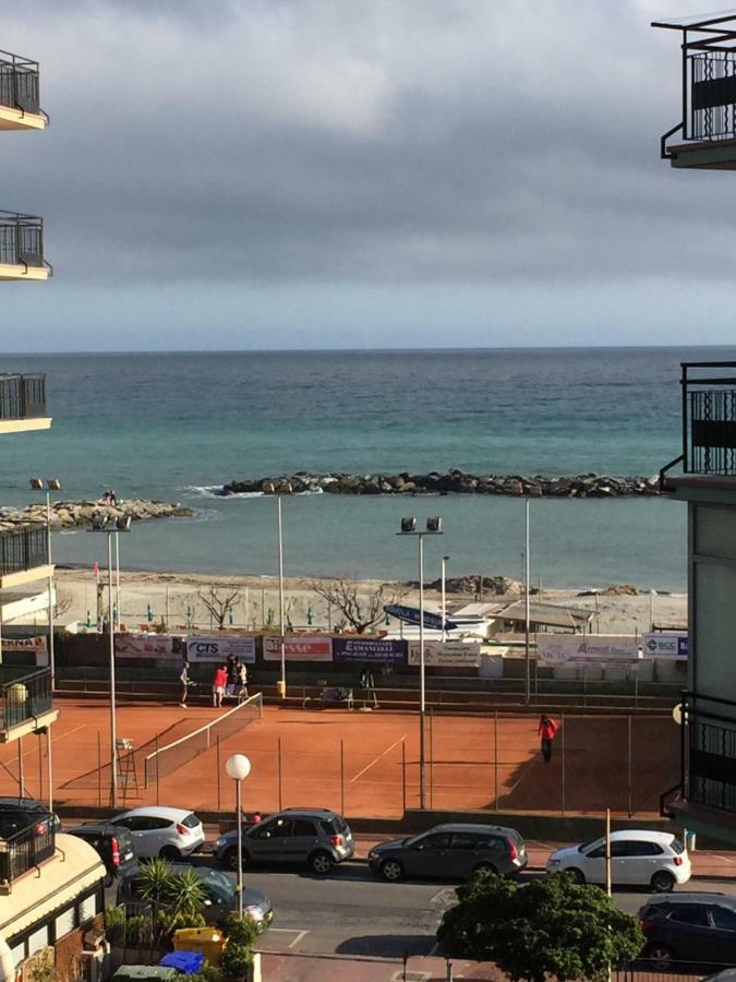 Apartamento Olimpia Arma di Taggia Exterior foto